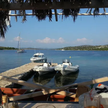 Pina Nicos 2-4 Pers *