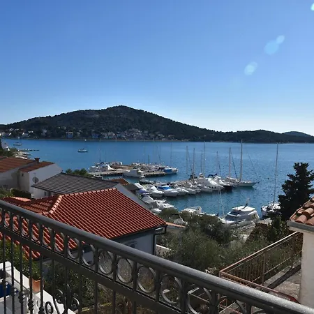 Pina Nicos 2-4 Pers * Tisno