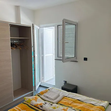 Pina Nicos 2-4 Pers Apartman *