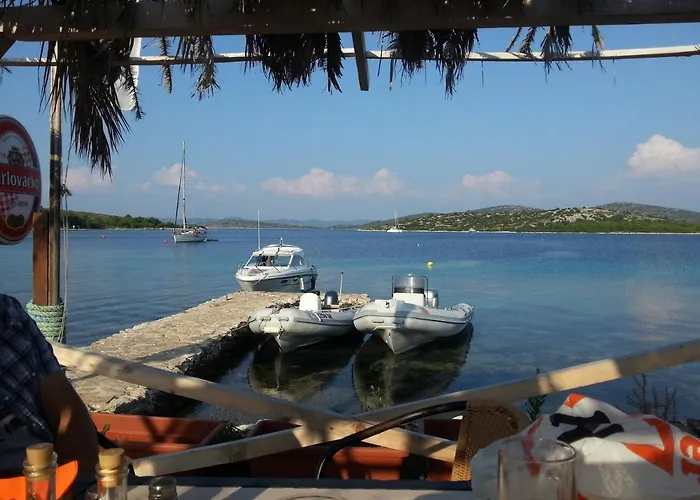 Pina Nicos 2-4 Pers *