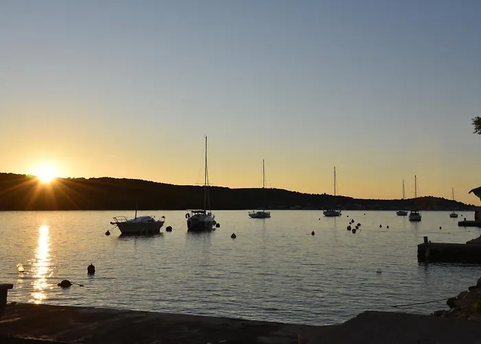 Pina Nicos 2-4 Pers * Tisno