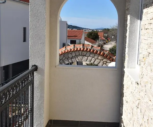 Pina Nicos 2-4 Pers *