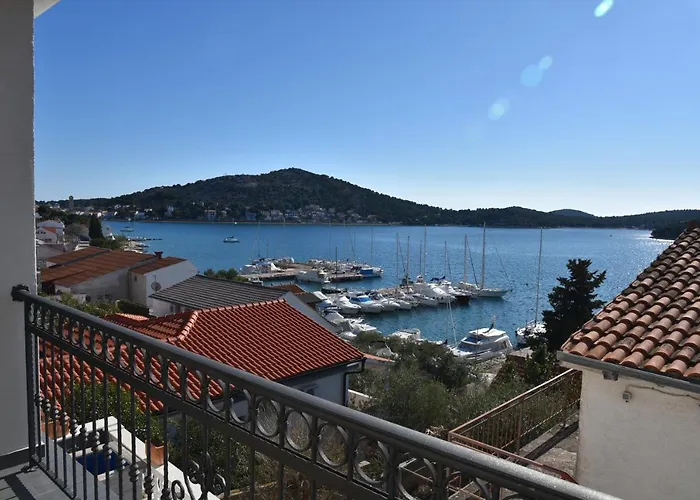 Pina Nicos 2-4 Pers * Tisno