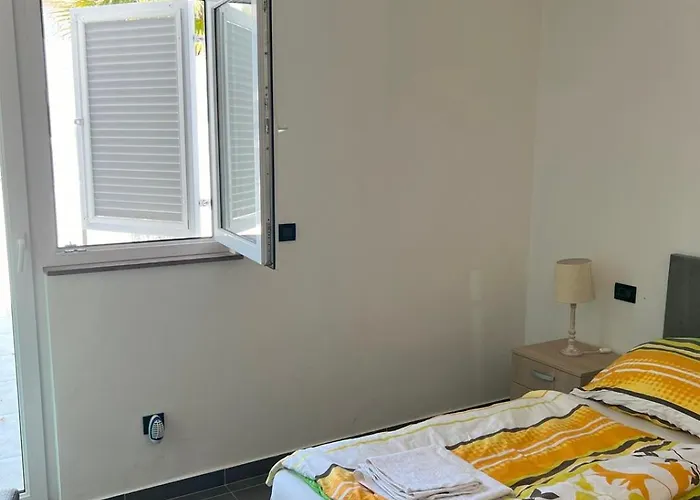 Pina Nicos 2-4 Pers Tisno