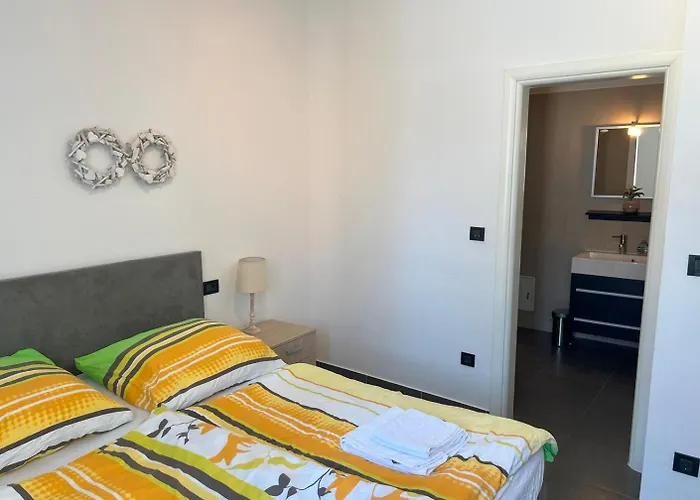 Pina Nicos 2-4 Pers * Tisno