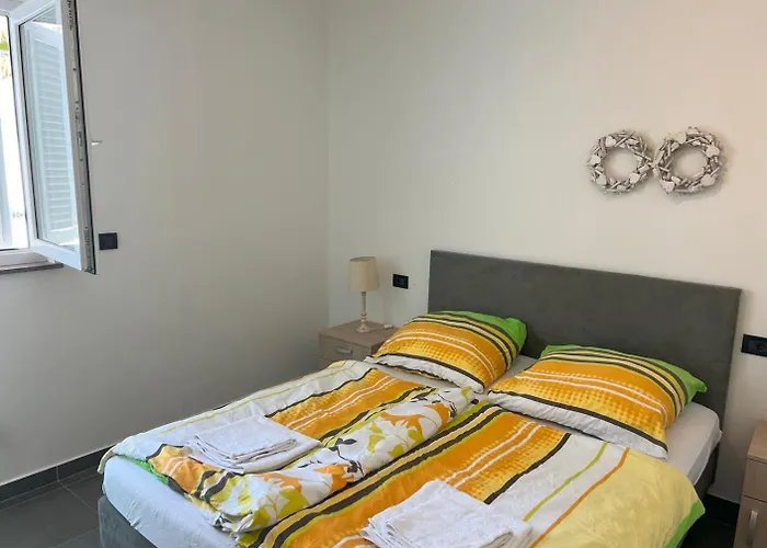 Pina Nicos 2-4 Pers *